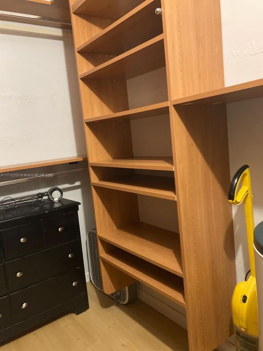 Active With Contract: $125,000 (1 beds, 1 baths, 750 Square Feet)