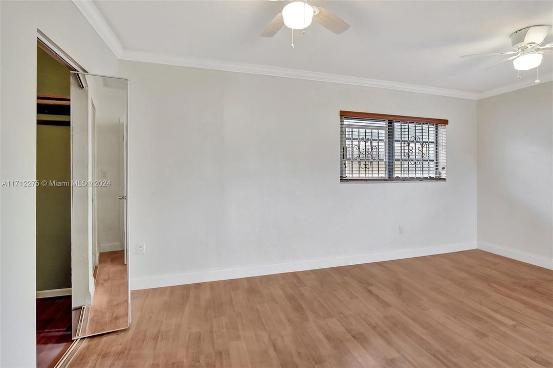 Huge master bedroom with en-suite bathroom