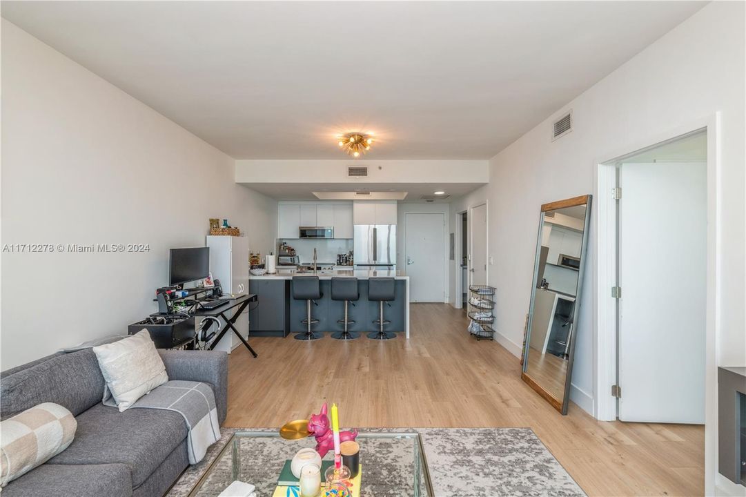 For Sale: $630,000 (1 beds, 1 baths, 845 Square Feet)