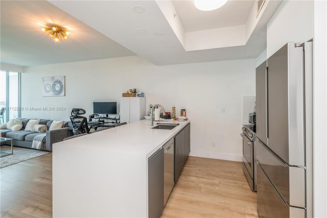 For Sale: $630,000 (1 beds, 1 baths, 845 Square Feet)