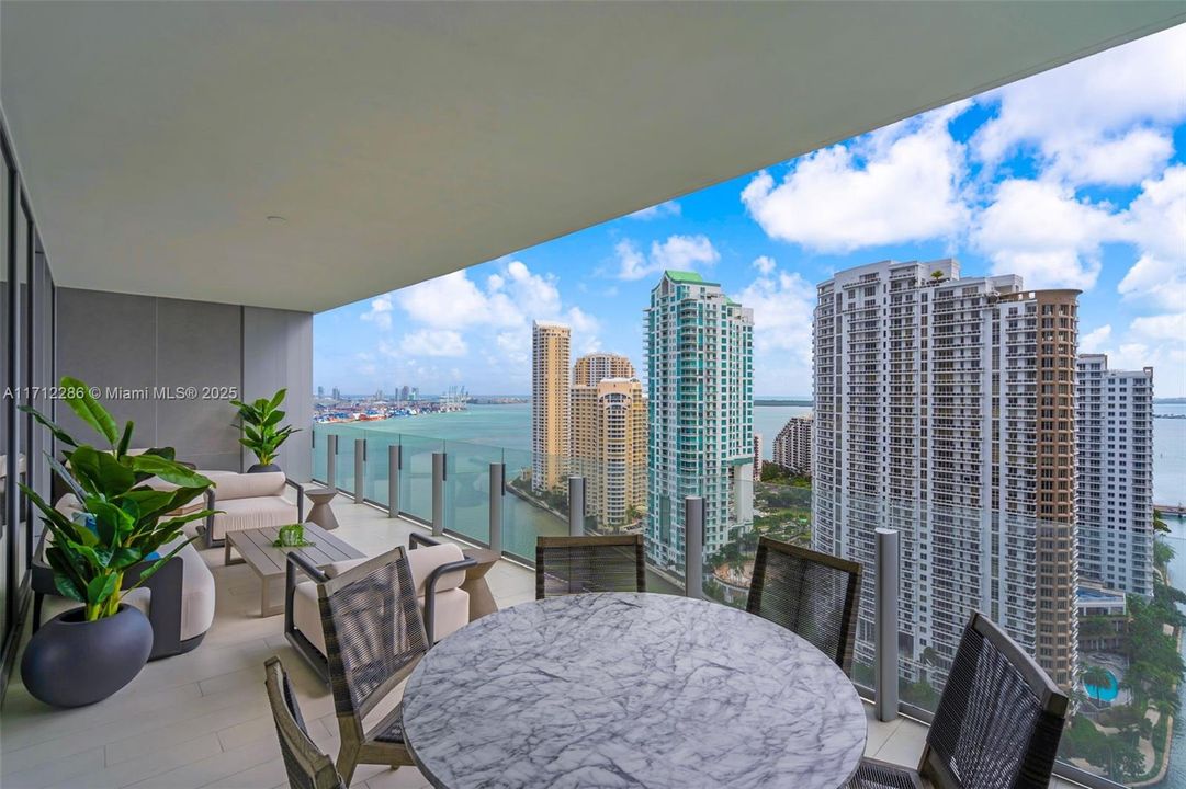 For Sale: $5,000,000 (3 beds, 3 baths, 2422 Square Feet)