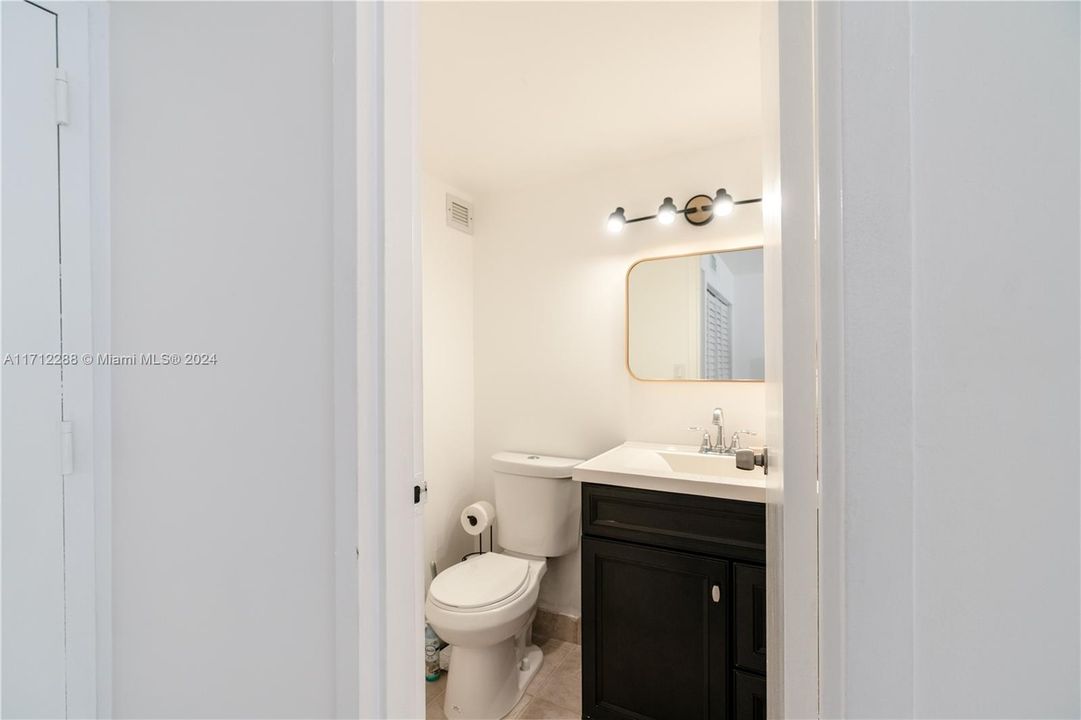 For Sale: $329,000 (1 beds, 1 baths, 767 Square Feet)