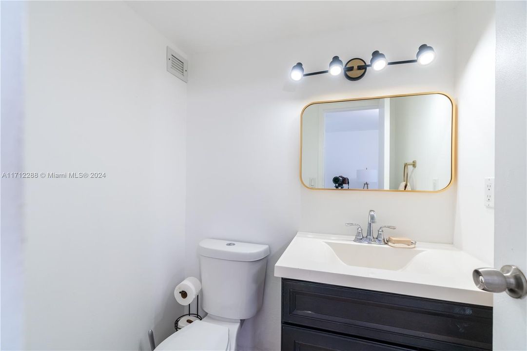 For Sale: $329,000 (1 beds, 1 baths, 767 Square Feet)