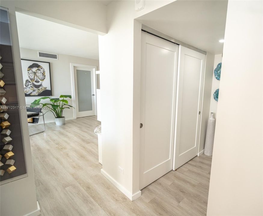 For Sale: $550,000 (2 beds, 2 baths, 1290 Square Feet)