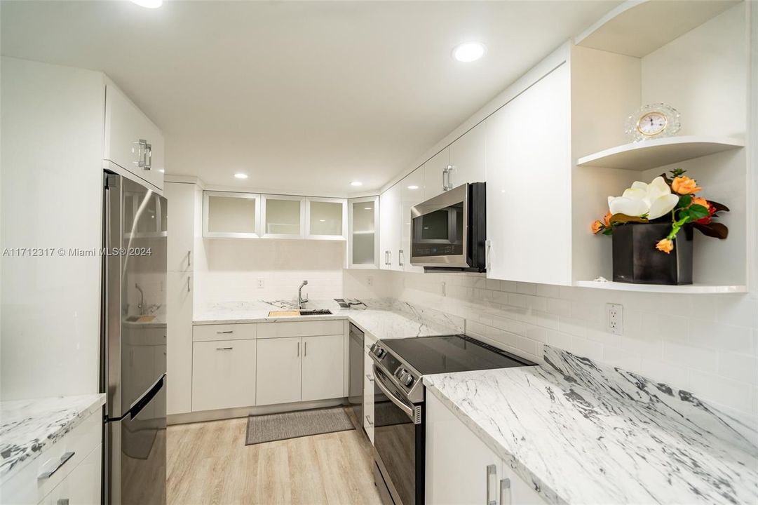 For Sale: $550,000 (2 beds, 2 baths, 1290 Square Feet)