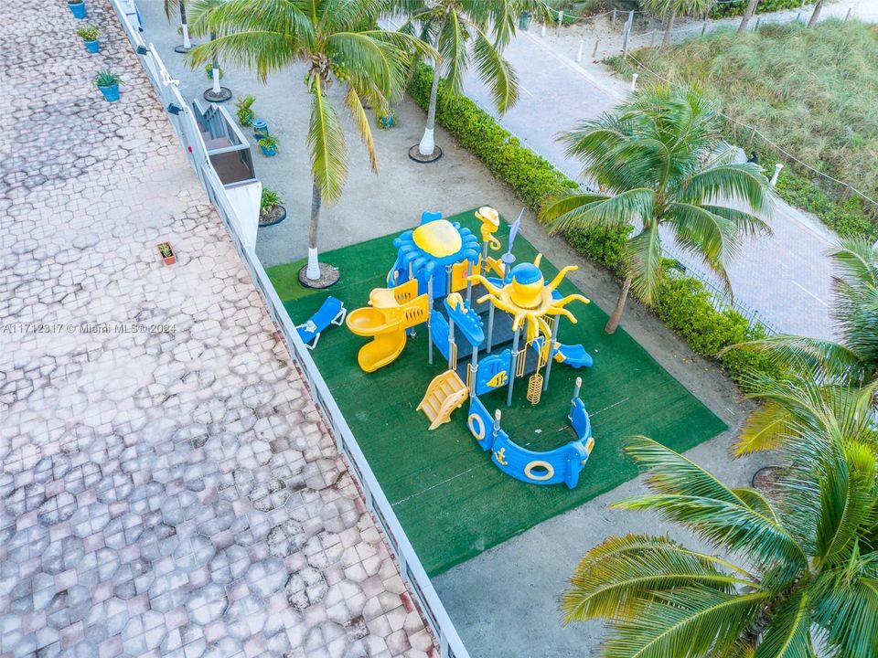 PLAY GROUND/BROADWALK/BEACH