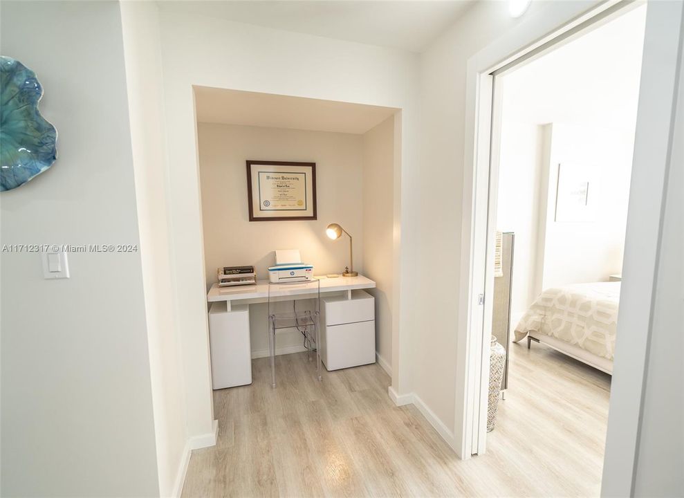 For Sale: $550,000 (2 beds, 2 baths, 1290 Square Feet)