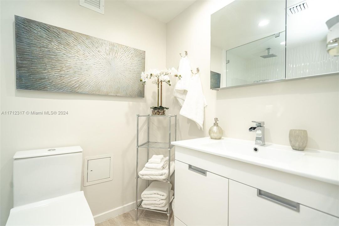 For Sale: $550,000 (2 beds, 2 baths, 1290 Square Feet)