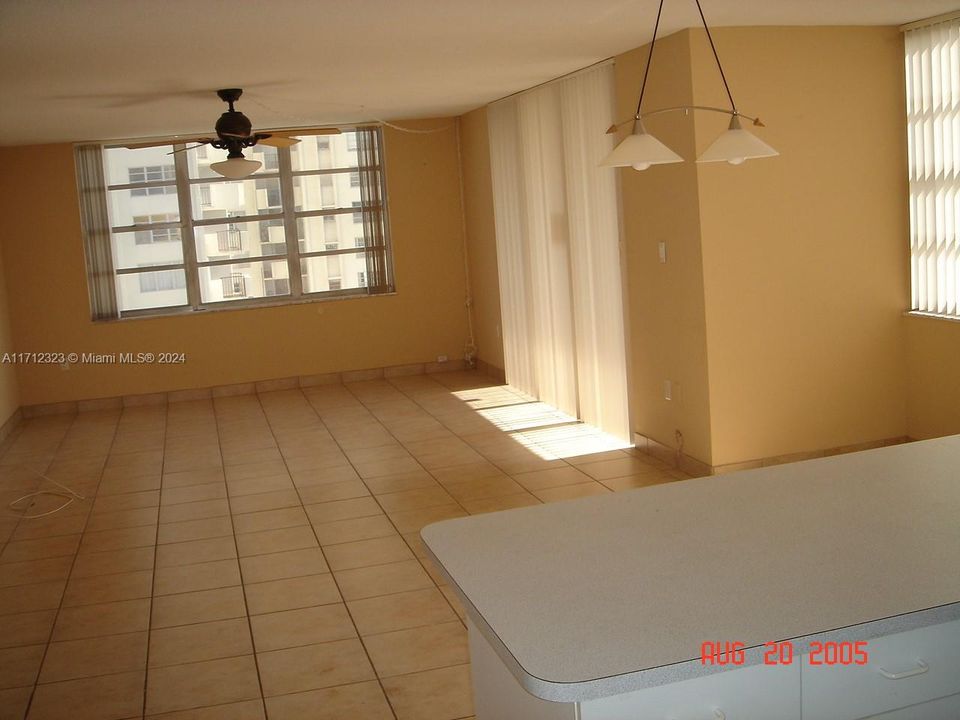 For Rent: $2,500 (2 beds, 2 baths, 1300 Square Feet)