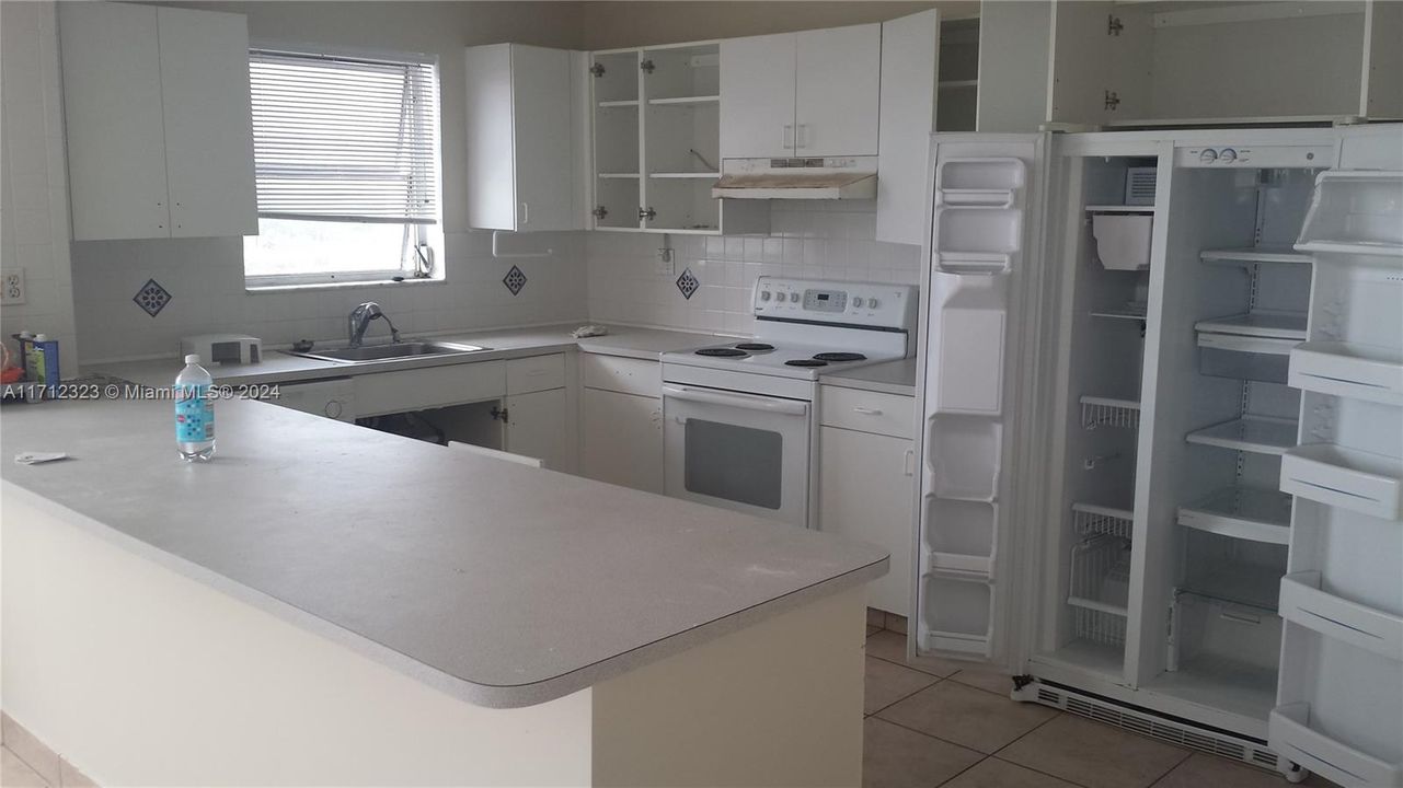 For Rent: $2,500 (2 beds, 2 baths, 1300 Square Feet)