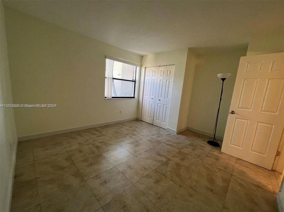 For Rent: $2,200 (2 beds, 2 baths, 978 Square Feet)