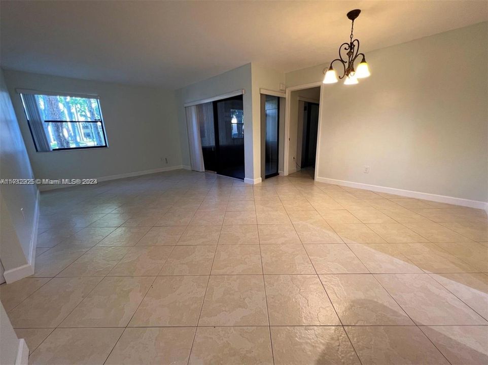 For Rent: $2,200 (2 beds, 2 baths, 978 Square Feet)