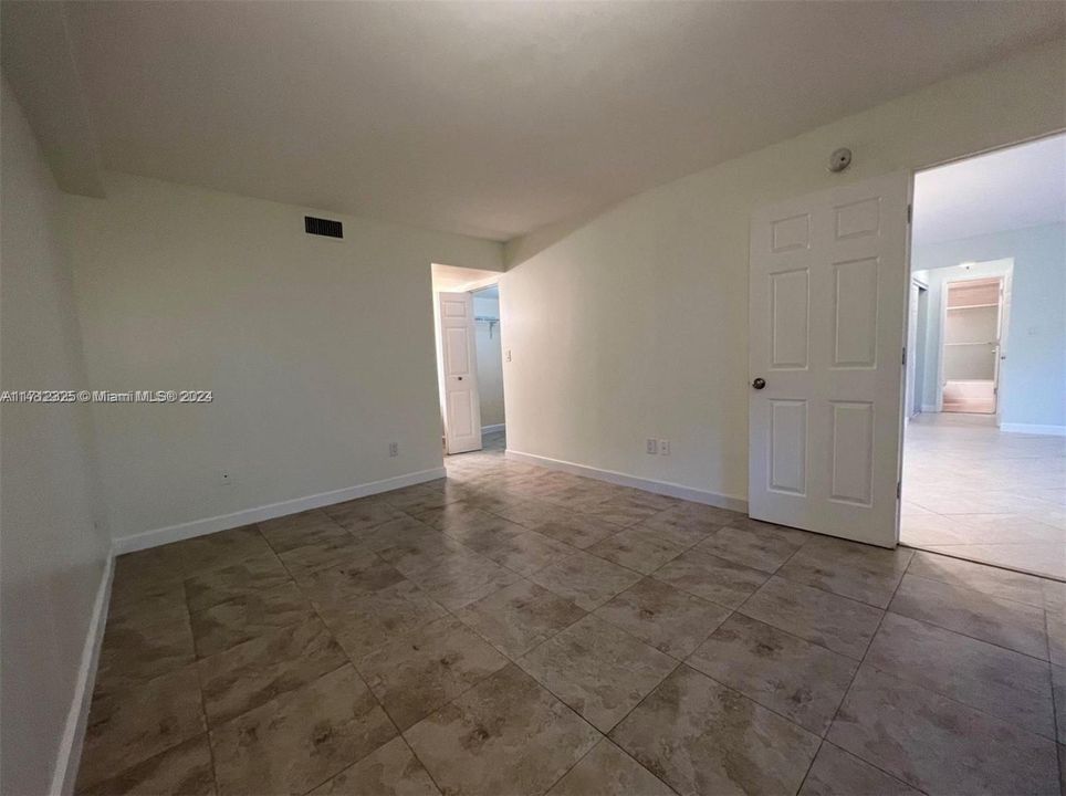 For Rent: $2,200 (2 beds, 2 baths, 978 Square Feet)