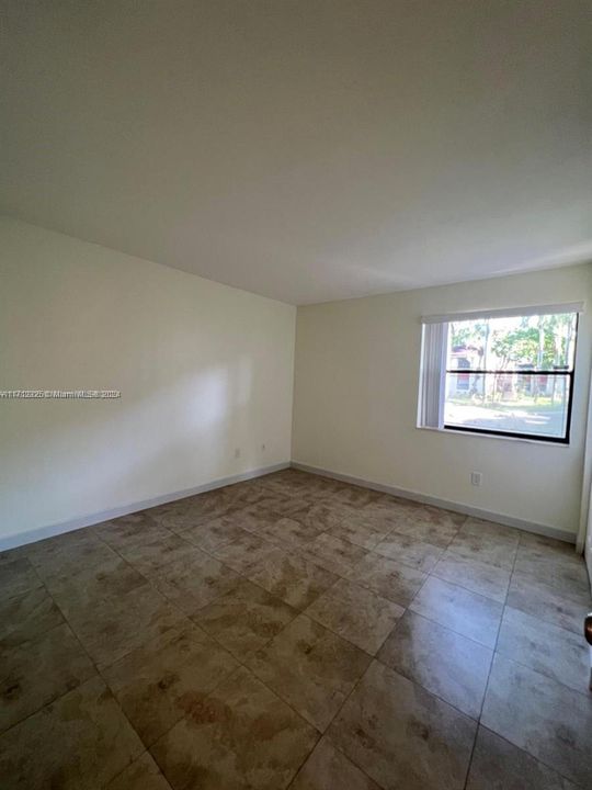 For Rent: $2,200 (2 beds, 2 baths, 978 Square Feet)