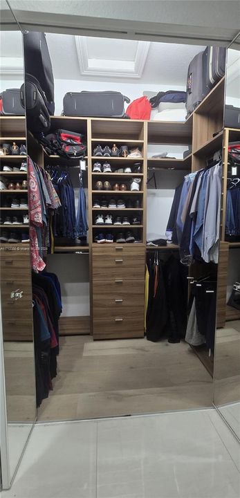 Principal Walk-in Closet his