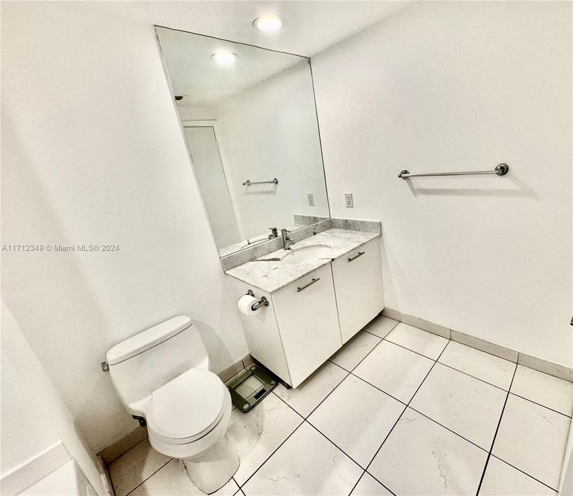 For Rent: $3,290 (1 beds, 1 baths, 738 Square Feet)