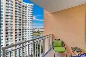 For Sale: $449,000 (2 beds, 2 baths, 1052 Square Feet)