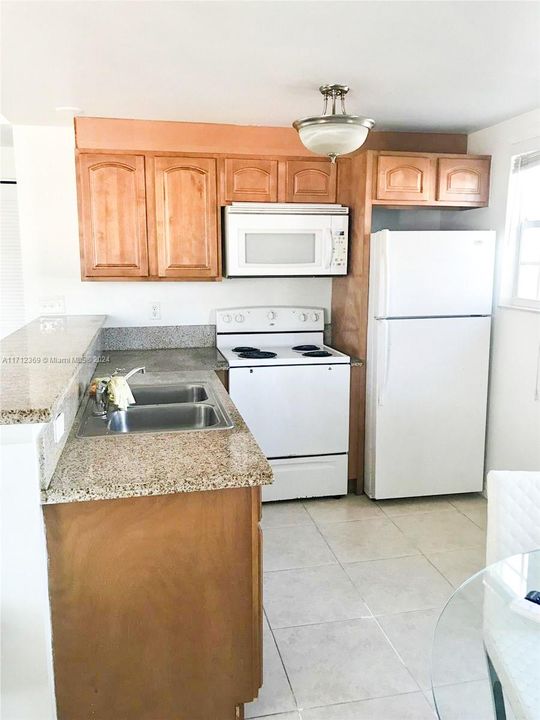 For Rent: $1,750 (0 beds, 1 baths, 570 Square Feet)