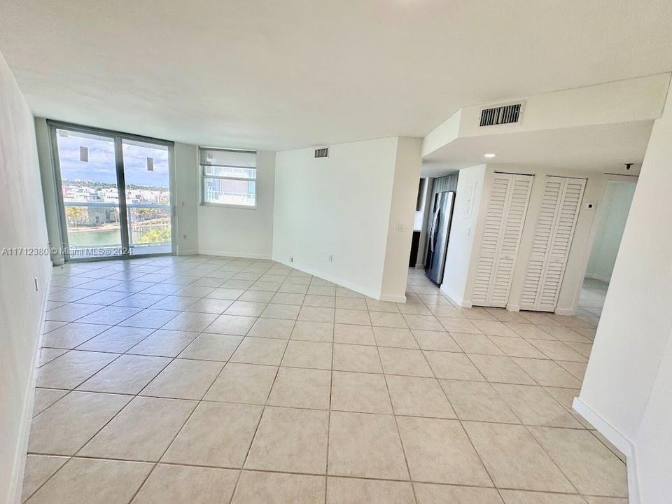 For Rent: $3,200 (2 beds, 2 baths, 959 Square Feet)