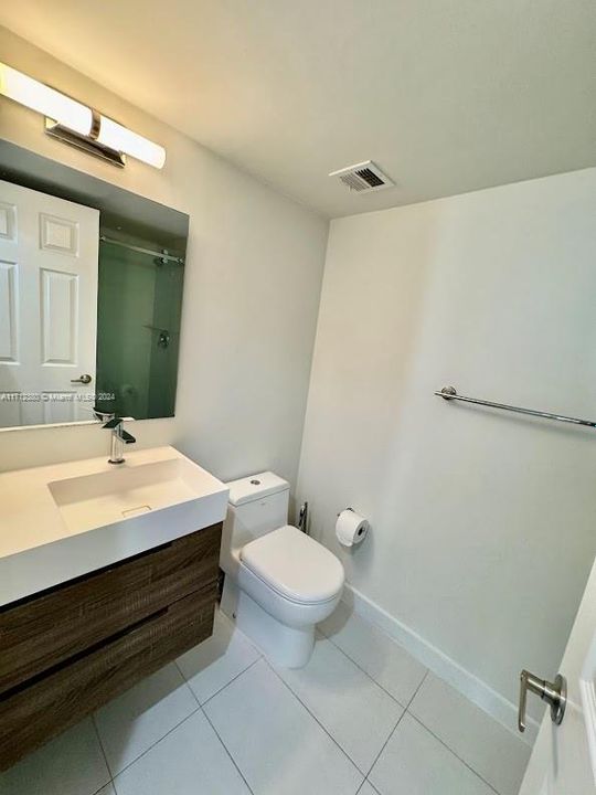 For Rent: $3,200 (2 beds, 2 baths, 959 Square Feet)