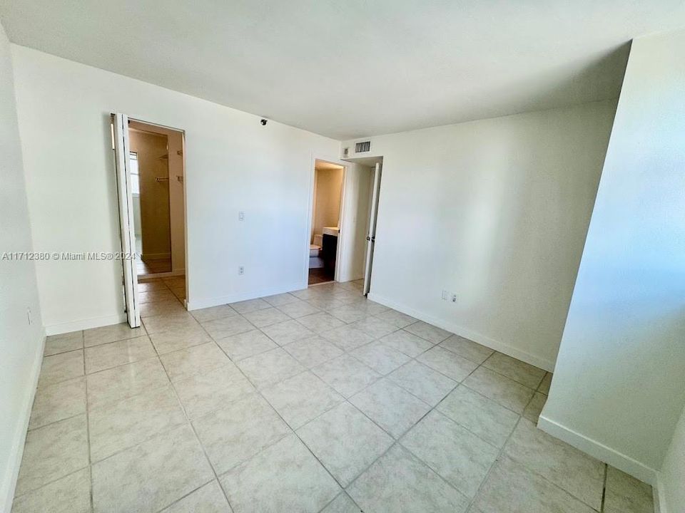 For Rent: $3,200 (2 beds, 2 baths, 959 Square Feet)