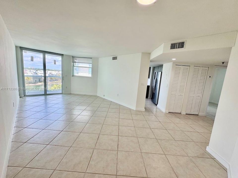 For Rent: $3,200 (2 beds, 2 baths, 959 Square Feet)