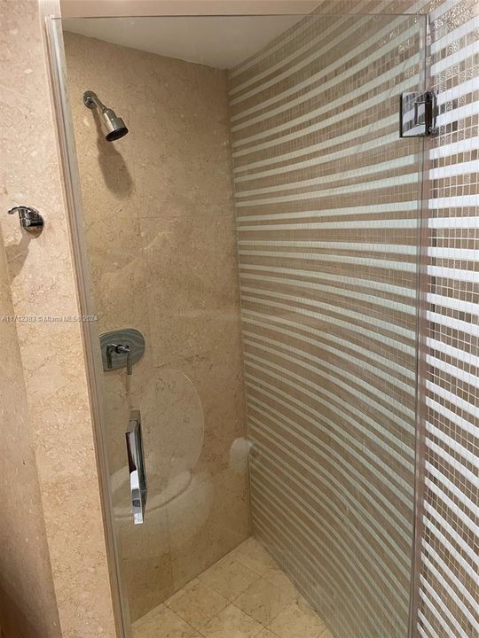 2nd bedroom's shower