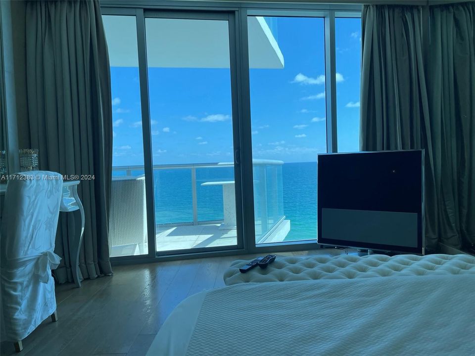 Direct ocean view from bedroom