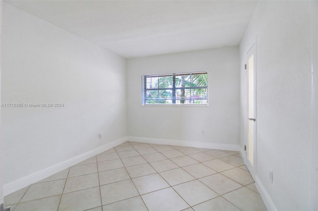 For Sale: $370,000 (2 beds, 2 baths, 960 Square Feet)