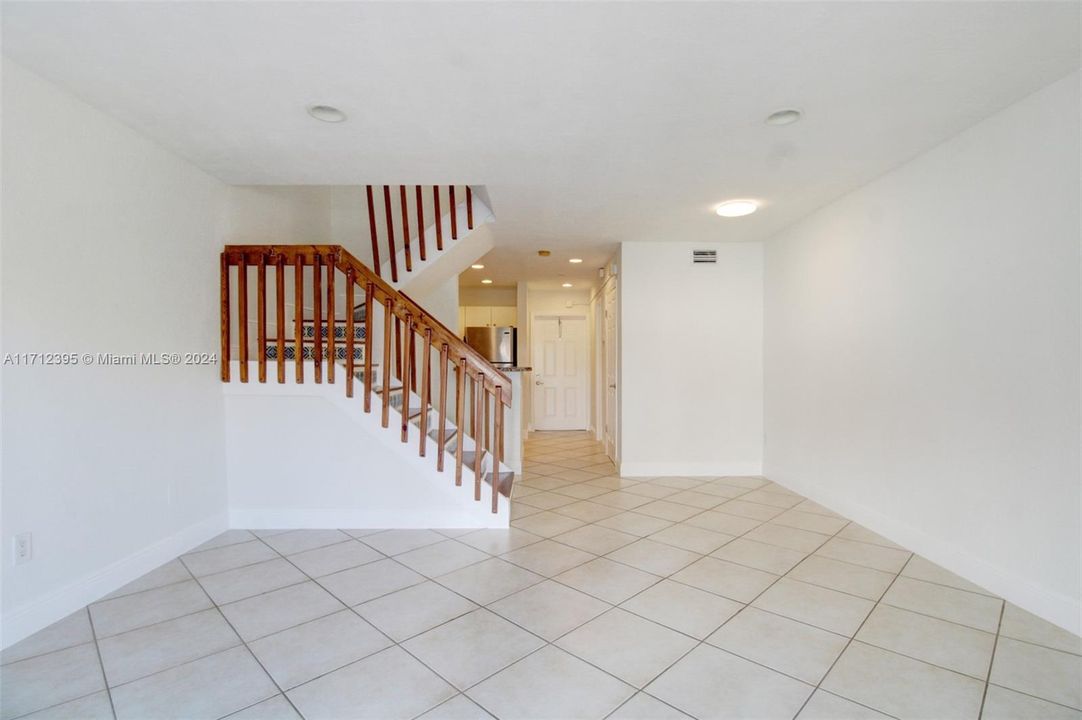 For Sale: $370,000 (2 beds, 2 baths, 960 Square Feet)