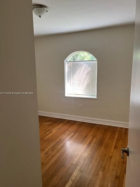 For Rent: $4,000 (2 beds, 2 baths, 1387 Square Feet)