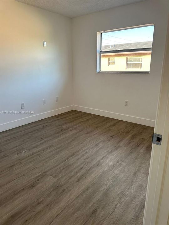 For Rent: $2,390 (3 beds, 1 baths, 847 Square Feet)