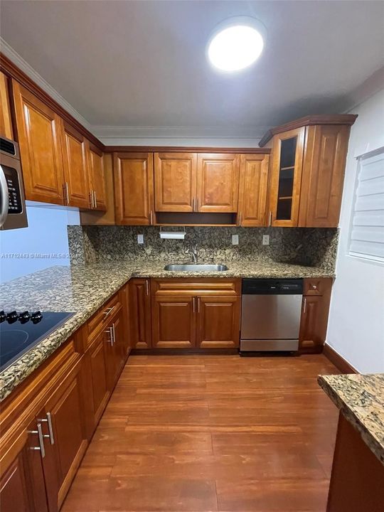 For Rent: $2,300 (2 beds, 2 baths, 817 Square Feet)