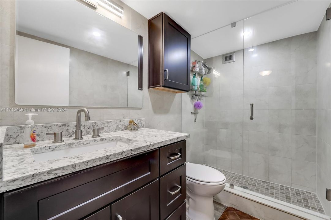 For Sale: $335,000 (2 beds, 2 baths, 1130 Square Feet)