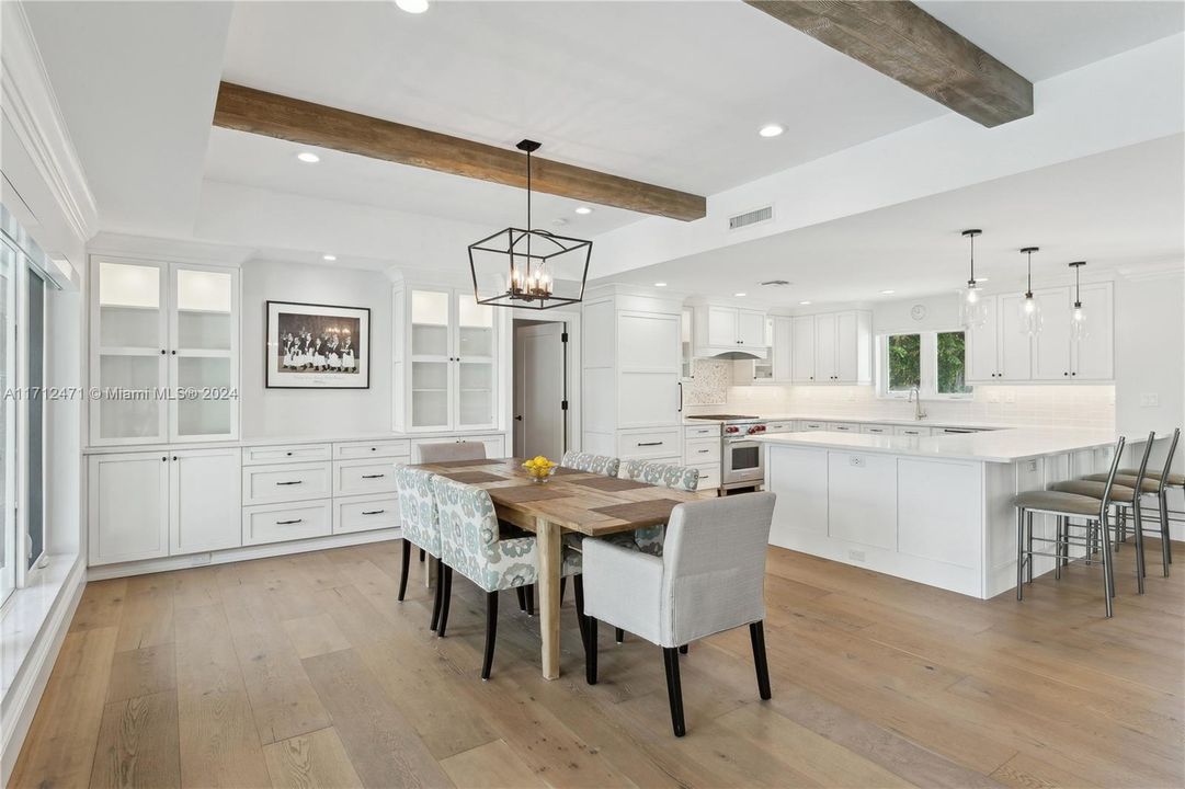 Recently Sold: $2,600,000 (3 beds, 2 baths, 2099 Square Feet)