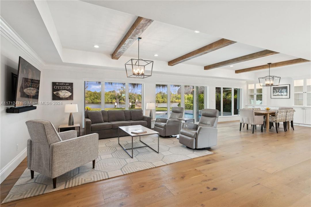 Recently Sold: $2,600,000 (3 beds, 2 baths, 2099 Square Feet)