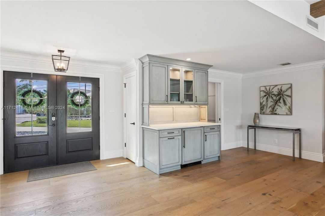 Recently Sold: $2,600,000 (3 beds, 2 baths, 2099 Square Feet)