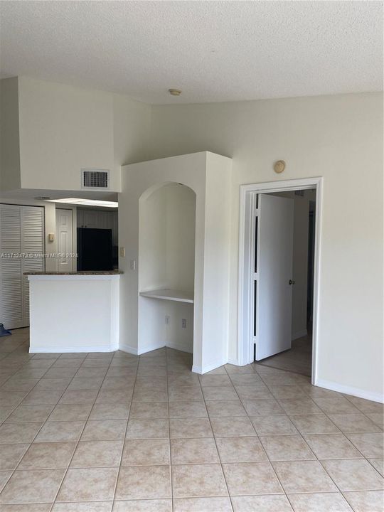 For Rent: $2,200 (2 beds, 2 baths, 1112 Square Feet)