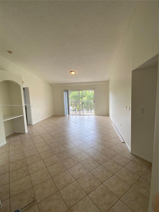 For Rent: $2,200 (2 beds, 2 baths, 1112 Square Feet)