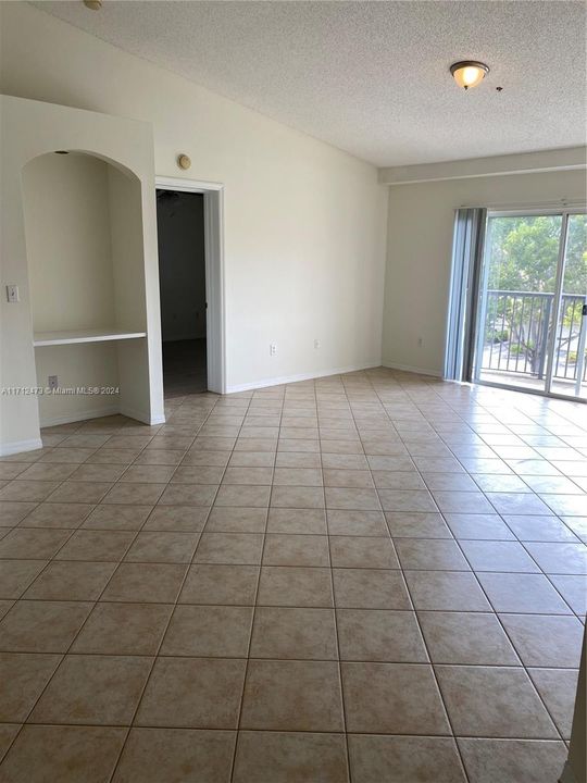 For Rent: $2,200 (2 beds, 2 baths, 1112 Square Feet)