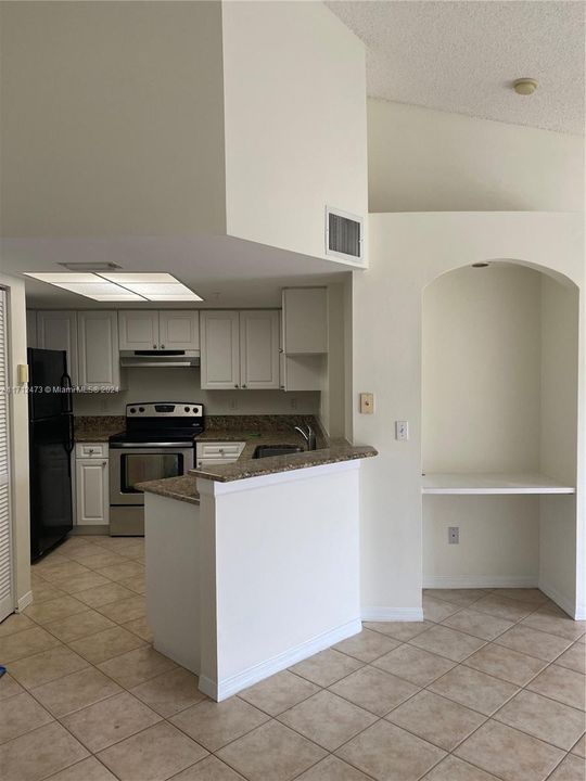 For Rent: $2,200 (2 beds, 2 baths, 1112 Square Feet)