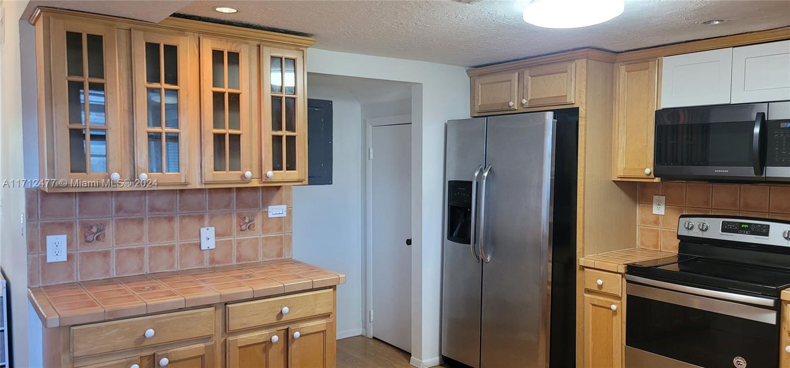 For Rent: $3,200 (3 beds, 2 baths, 1582 Square Feet)