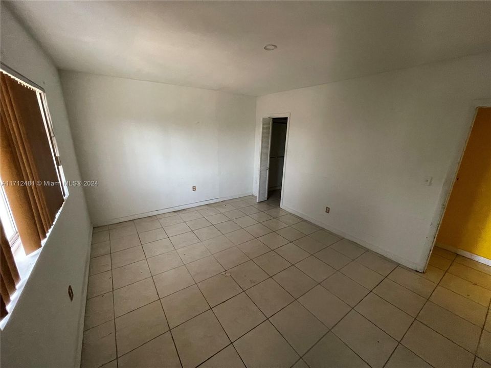 For Rent: $1,500 (1 beds, 1 baths, 813 Square Feet)