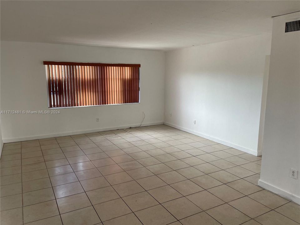 For Rent: $1,500 (1 beds, 1 baths, 813 Square Feet)