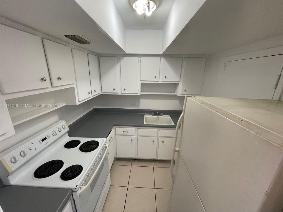 For Rent: $1,500 (1 beds, 1 baths, 813 Square Feet)