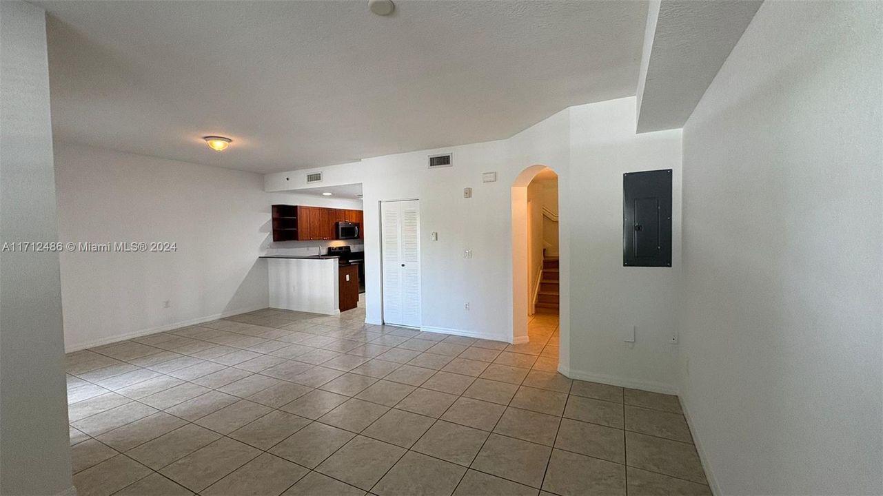 For Rent: $2,600 (2 beds, 2 baths, 1123 Square Feet)