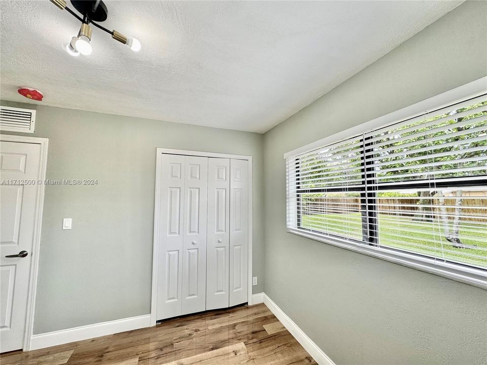 For Sale: $430,000 (3 beds, 1 baths, 925 Square Feet)