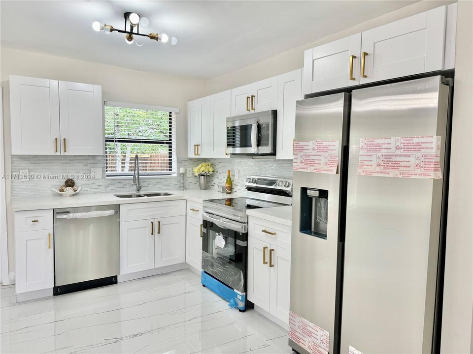 For Sale: $430,000 (3 beds, 1 baths, 925 Square Feet)