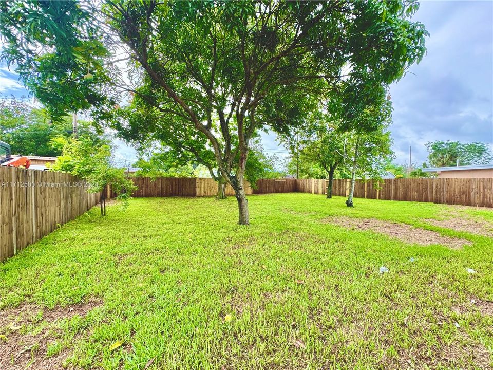 For Sale: $430,000 (3 beds, 1 baths, 925 Square Feet)