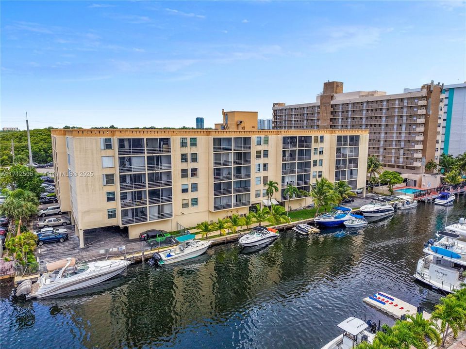 Vendido Recientemente: $193,900 (1 camas, 1 baños, 808 Pies cuadrados)